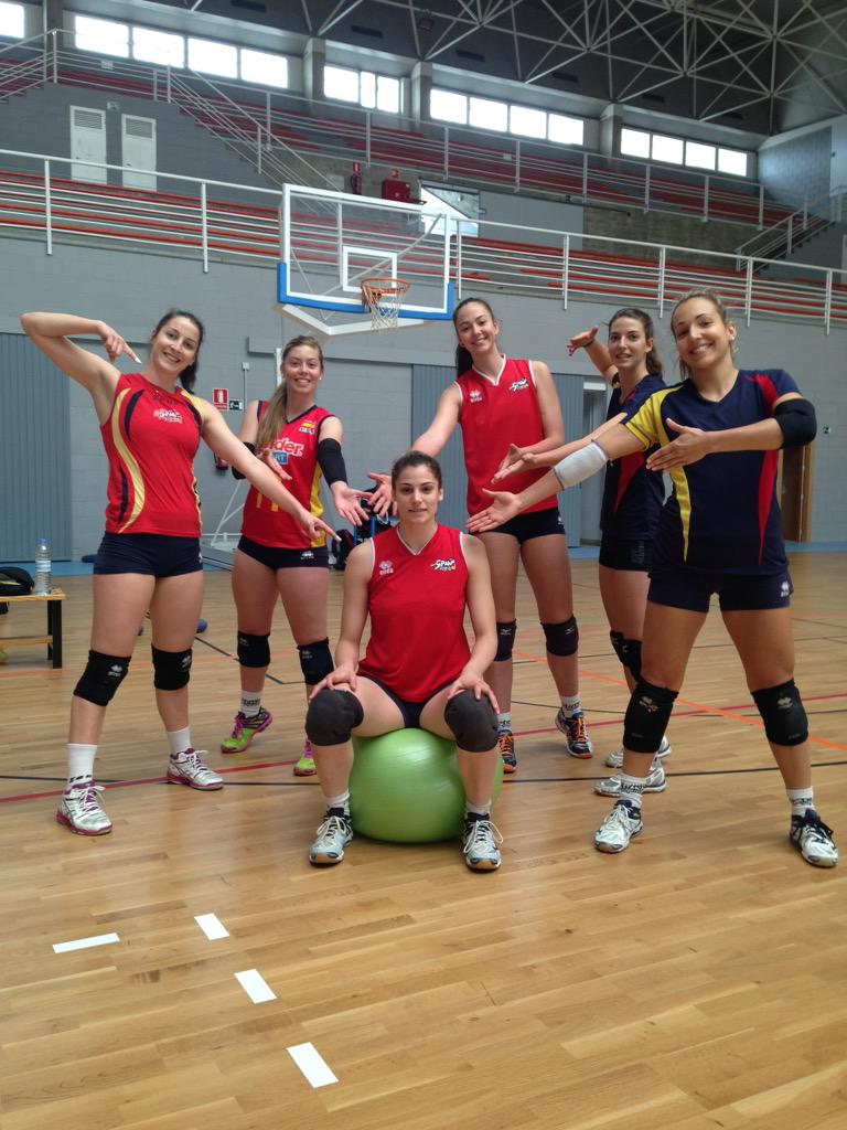 cesarernandez's tweet photo. Ojo que la cosa se aprieta! #TeamAlba suma los 3 puntos de hoy! Esto cada vez se parece más a #JuegoDeTronos @RFEVB http://t.co/FeYruneSBj