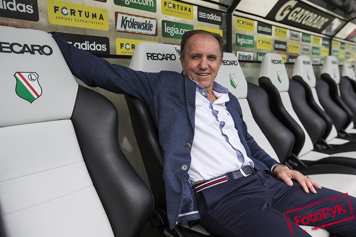 FotoPyK's tweet photo. Całkiem wygodne te fotele ;PPP 
#Okuka #Legia heheszki http://t.co/HIrgp6137x