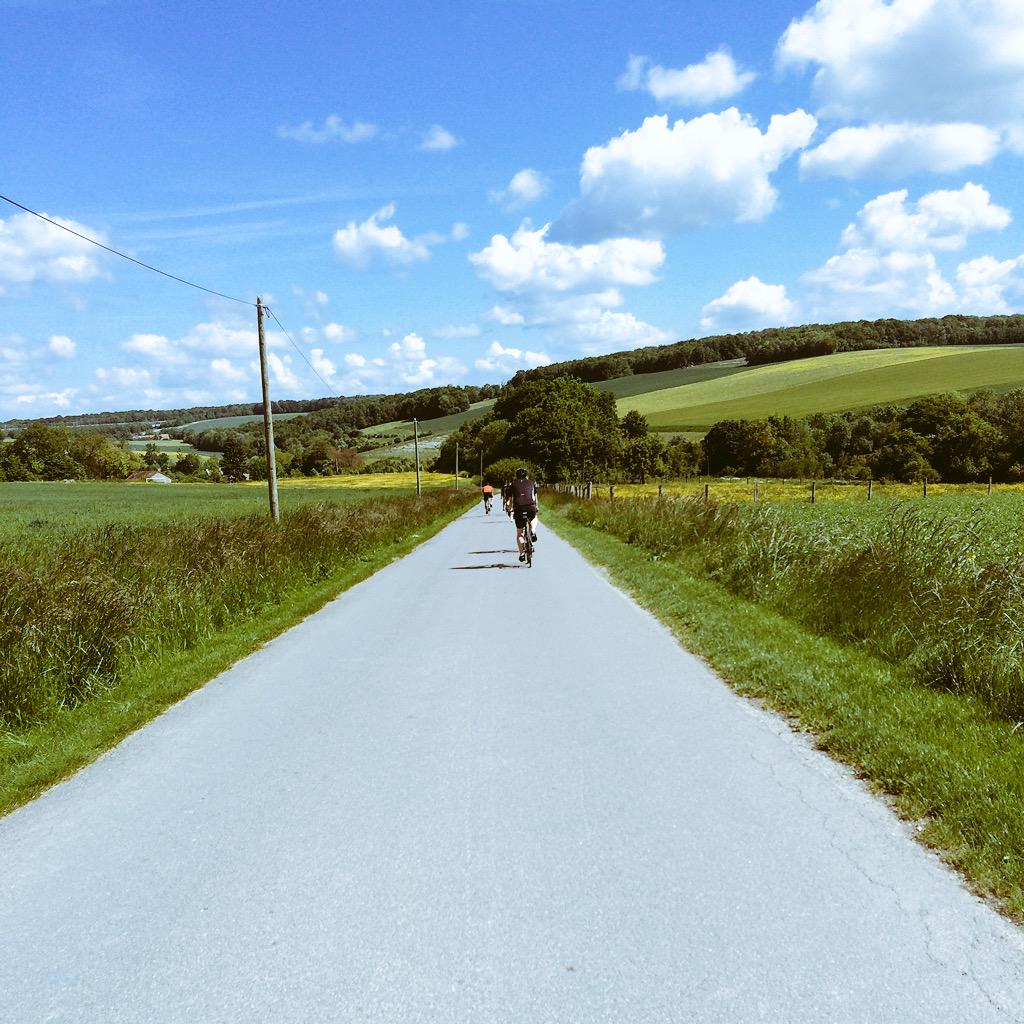 zoewine's tweet photo. #takemeback @LallierAy @hennersvineyard #FizzCycle @bigdannyspencer @kevinwineSW19 @GeorgeWineGuy @DameKellysTrust http://t.co/PjTfSiZzJV