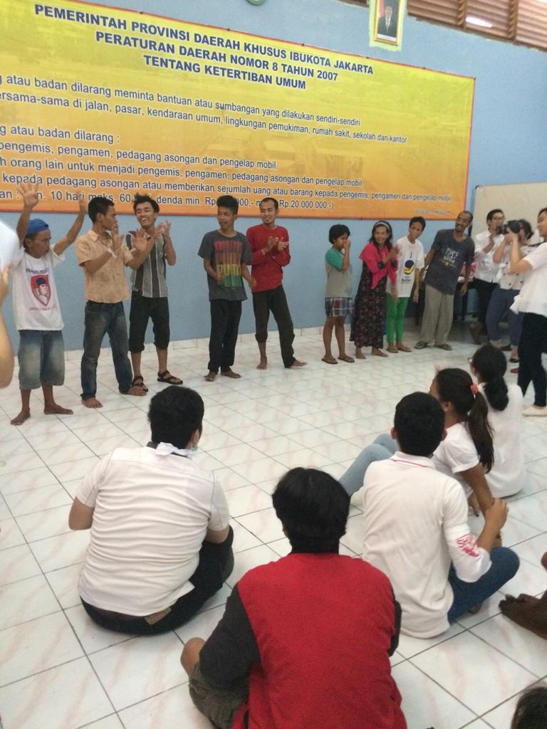 ShareMaxCSR's tweet image. Penampilan yel yel kelompok #IcareIshare #sharemax #sharemaxLIVEreport