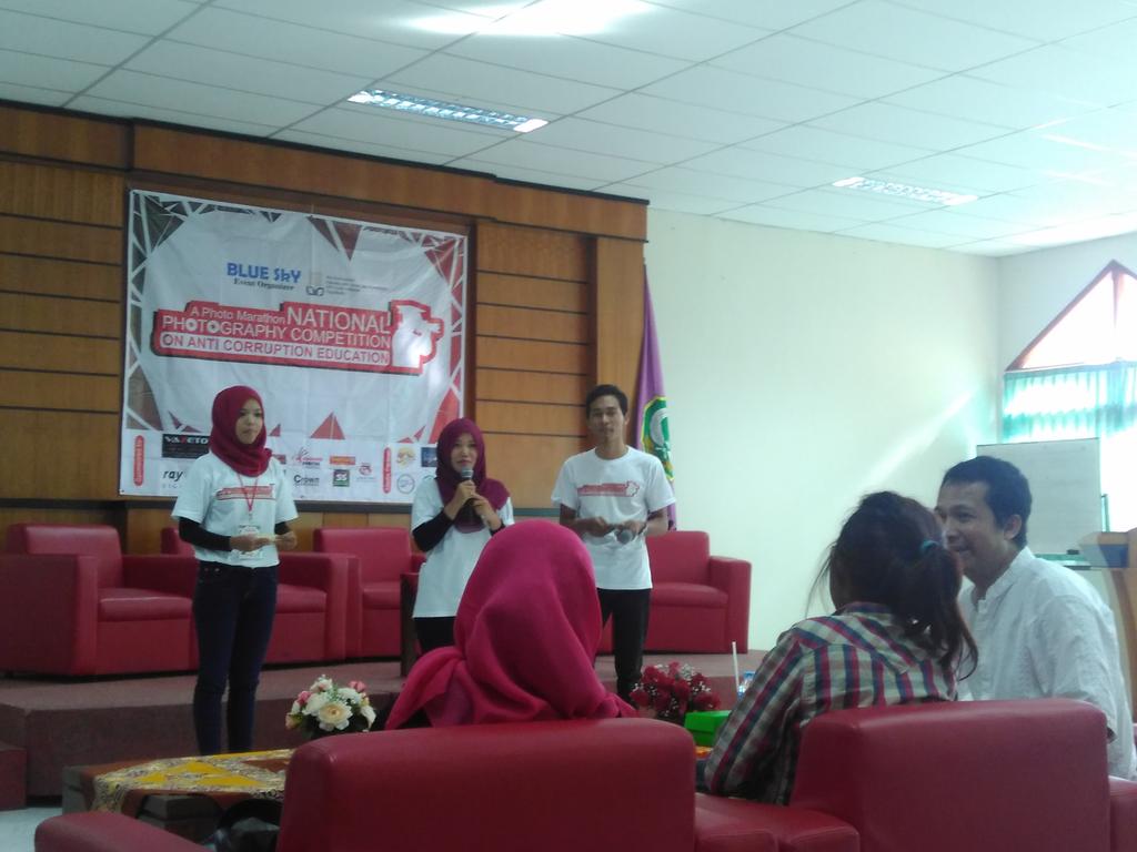 Sore sore <a href="/fishumuinsuka/">fishumuinsuka</a> tetap meriah. Ada event mhs PR 2012 <a href="/KominkaJogja/">I.Komunikasi UIN.YK</a>. Penasaran? Merapat ke IC. Mari...