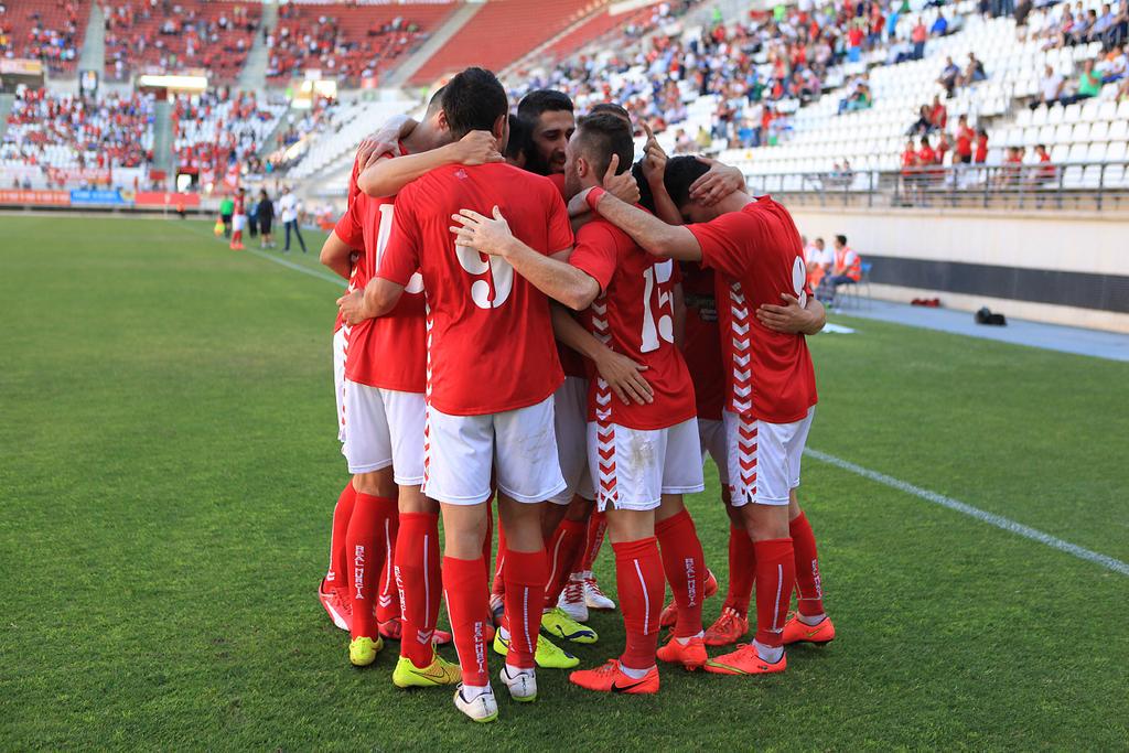 hummelspain's tweet photo. 90 minutos de esfuerzo y sacrificio para lograr el objetivo. ¡El @realmurciacfsad se la juega este sábado en casa! http://t.co/iMzCHFq8p4