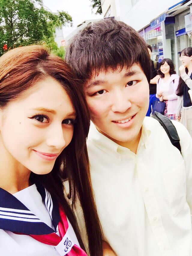 The_Darenogare's tweet photo. 学生だったらこんな彼氏ほしい！
毎日イチャイチャして学校いく！ http://t.co/9XcS0pNRMQ