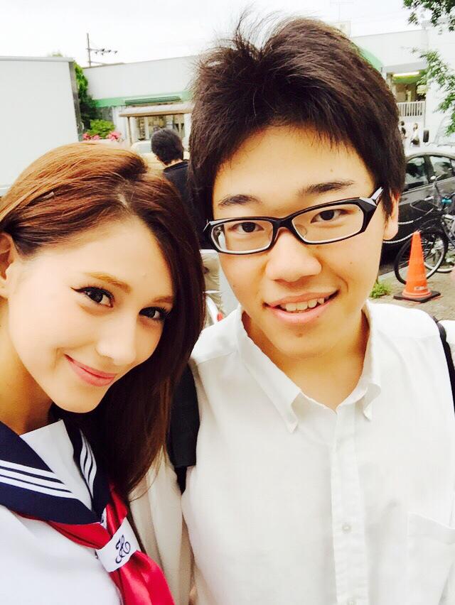 The_Darenogare's tweet photo. 学生だったらこんな彼氏ほしい！
毎日イチャイチャして学校いく！ http://t.co/9XcS0pNRMQ