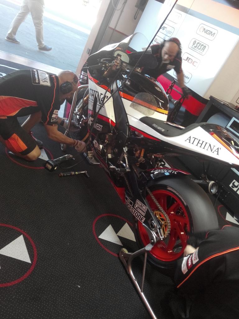 ForwardRacingGP's tweet photo. Live from the #ForwardGarage at @MugelloCircuit with @stefanbradl and @lorisbaz #Motogp http://t.co/IQoysdrZQj