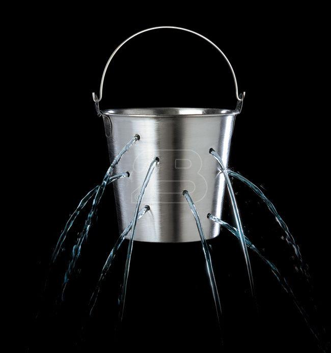 jesusboatclub's tweet photo. #ThatMomentWhen your buckets aren't all they're cracked up to be... @MansfieldRowing #amirite #yes #iamrite http://t.co/UAaNcWnTAO