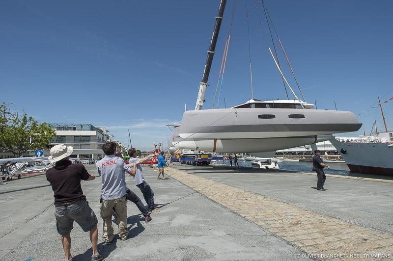ActuNautique's tweet image. Photo reportage - mise à l'eau du tout premier Neel 65 à La Rochelle (17) 
actunautique.com/2015/05/photo-…