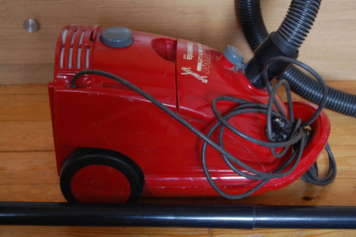 My vacuum cleaner got repaired at a Repair Café in Amsterdam. Share your #fixitselfie too: repaircafe.org/fixitselfie-sh…