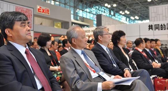 chinaorgcn's tweet image. Symposium on Xi Jinping book held at #BookExpoAmerica (#BEA)
on.china.cn/1JbfKHm