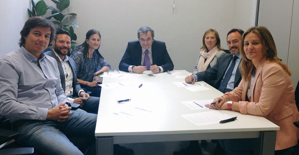 ElevatorPitchSp's tweet photo. El jurado ya está listo. En unos momentos empezamos!!  #MyElevatorPitch2015 http://t.co/EA12EEnjEl