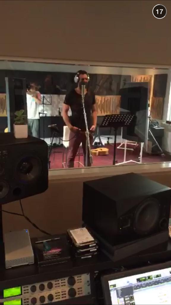 SchilderKeizer's tweet photo. 🎼 Ik moet roeien met de riemen die ik heb - als het niet gaat ...🎶 #studiodag #snapchat Nick.ensimon http://t.co/O0ODbmWZos