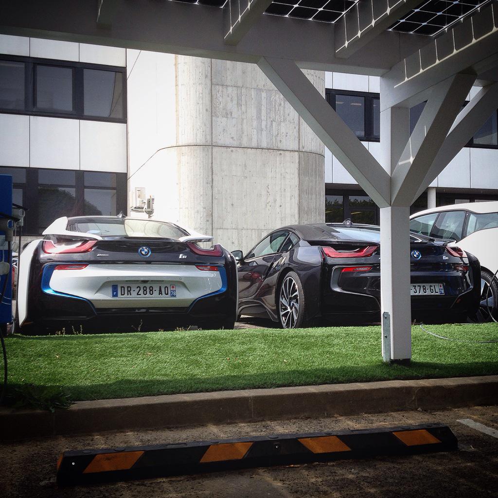 BMWi_France's tweet image. Plutôt "Crystal White" ou "Sophisto Grey" ? #BMWi8 #BMWi