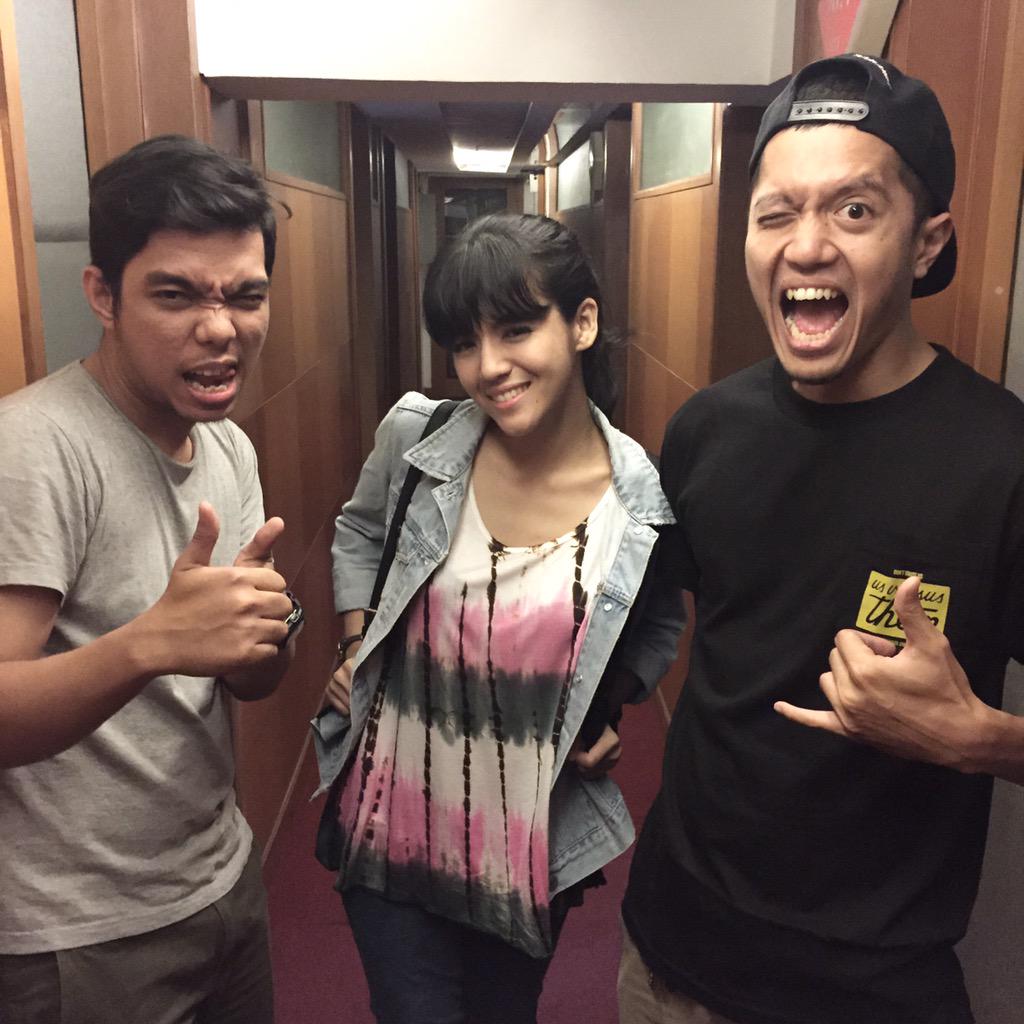 Weits, <a href="/unaputri/">Una Putri Thamrin ♔</a> bakal #DICEGAT ni ama #GengLuMayan di <a href="/987genfm/">987 Gen FM</a> jam 7 malam nanti. Azeek...