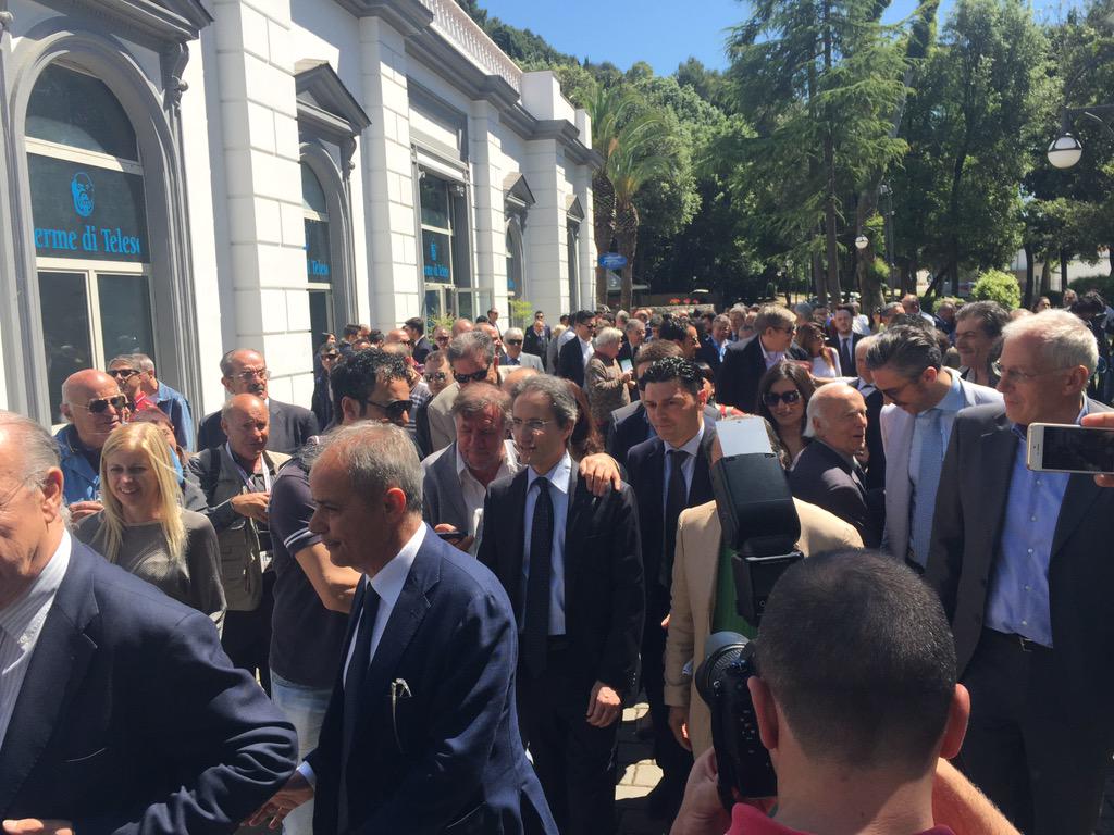 StefanoCaldoro's tweet photo. Anche a #Benevento le proteste del mondo della #scuola ed hanno ragione. La riforma deve cambiare http://t.co/pLqQ3aRdGu