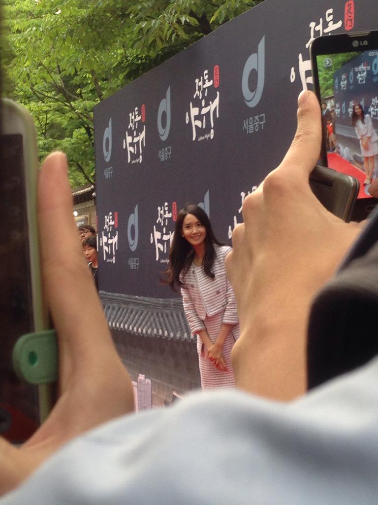 [PIC][29-05-2015]YoonA tham dự "Jung-gu Culture Night Festival" tại Deoksugung vào chiều nay CGKhoVtVAAAgHun