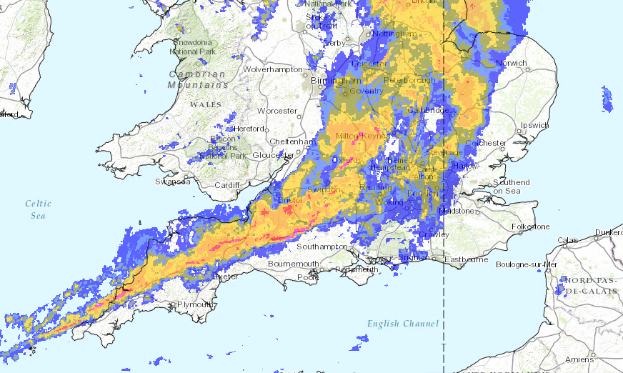HollyJGreen's tweet photo. A very lively band of rain is moving eastwards accompanied by some very gusty winds. http://t.co/SKC9Imjz4T