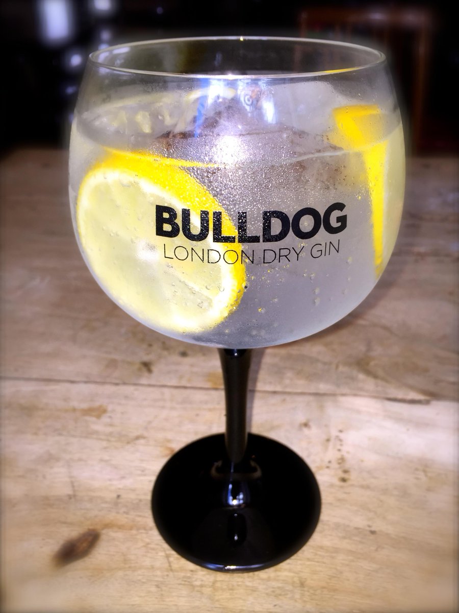 Ven a tomar a La Realidad nuestro Gin de la Semana: Bulldog con tónica, limón y regaliz.