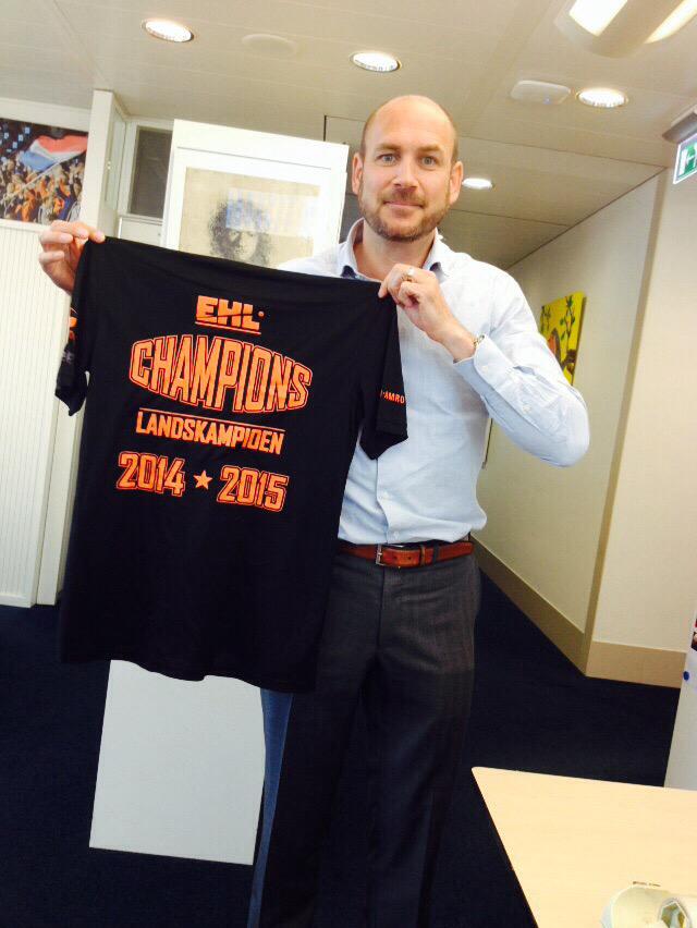 Dank je <a href="/MHCOranjeZwart/">MHCOranjeZwart</a> voor het kampioensshirt met het Europese en Landskampioensschap @ABNAMROSport <a href="/FlorenceMstrs/">Florence Meesters</a>