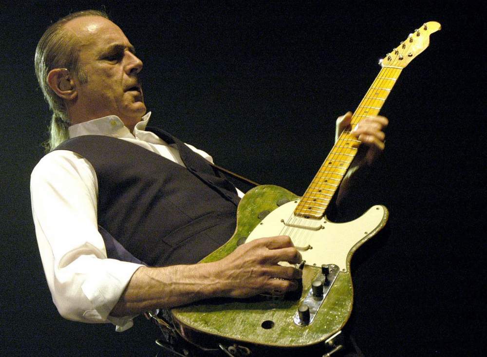 Happy Birthday to the magnificent Francis Rossi 67 today and still rockin\ with the best
 