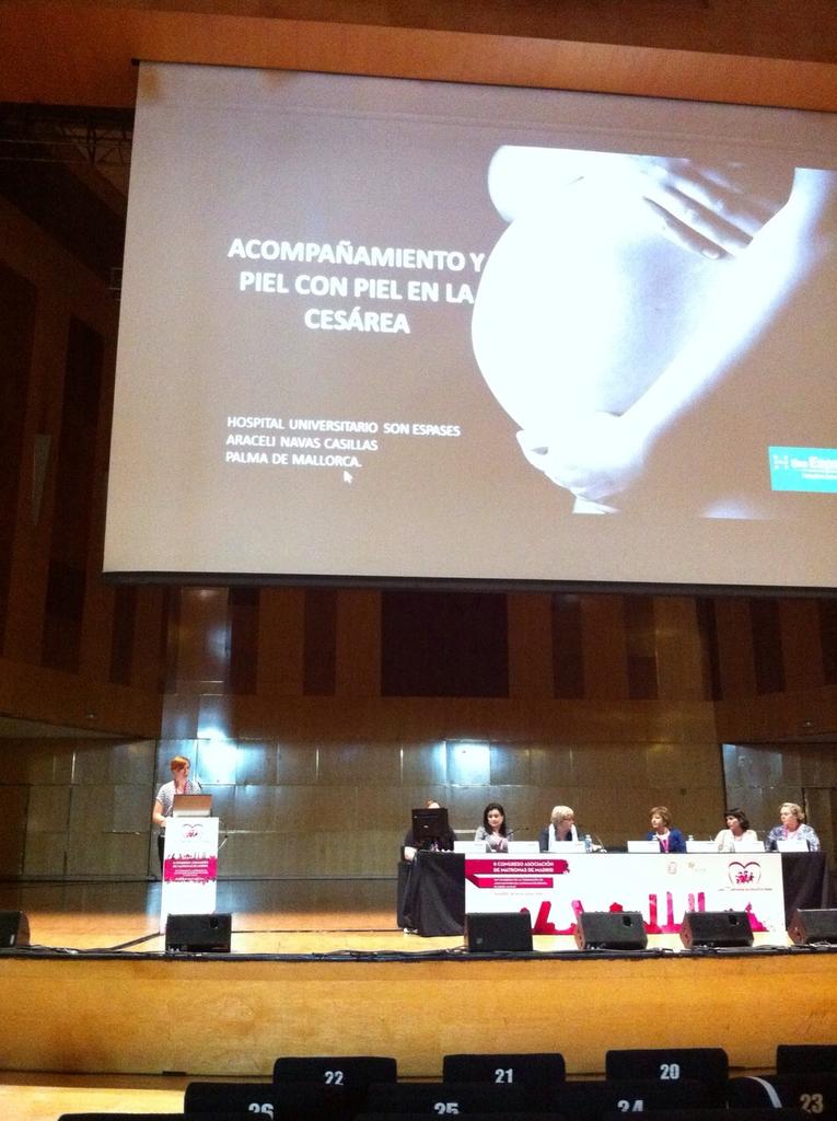 ComaresB's tweet photo. Orgullosas de nuestra ponente de buenas practicas CCAA @ARACELINAVAS CESAREA ACOMPAÑADA en Huse #congresomatronas15 http://t.co/5G6OLGRaqj