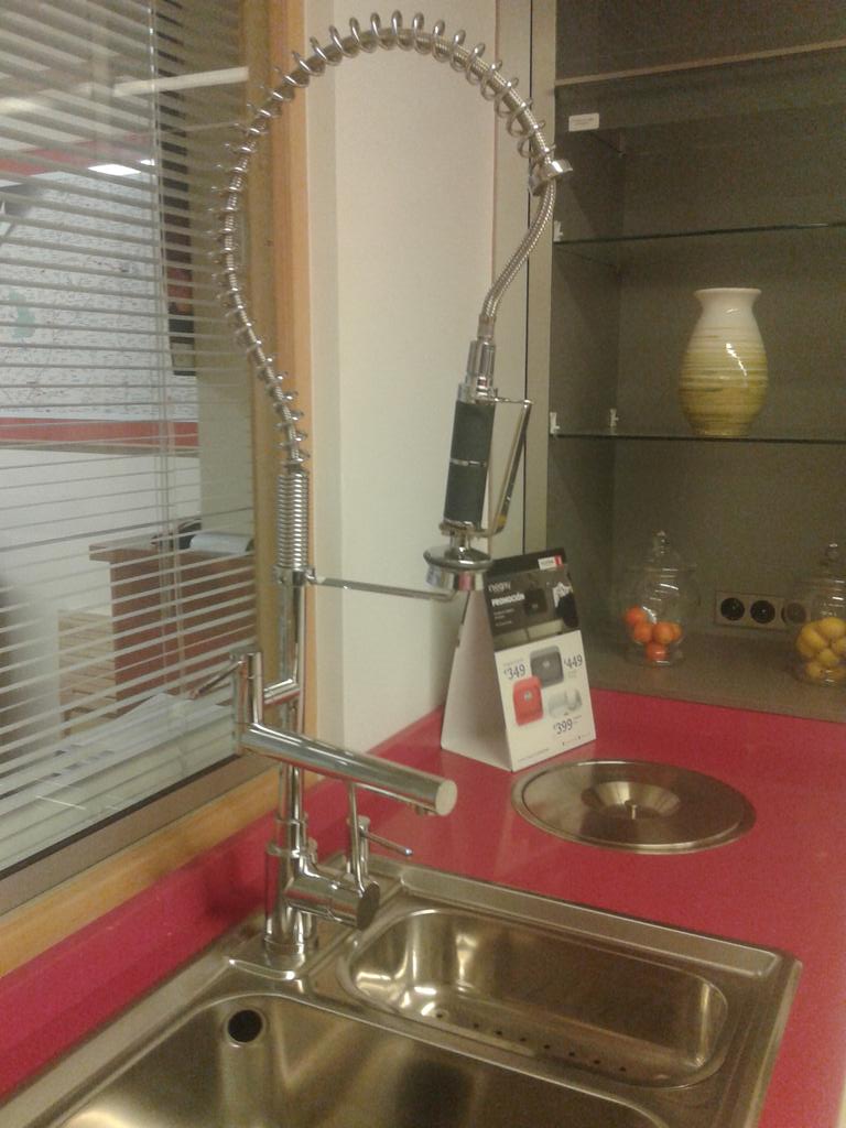 KALPEMUR's tweet photo. En kalpemur,  nuestros clientes tienen una amplia gama de grifos para poder elegir el más práctico  para su cocina. http://t.co/1kcnrANCRe
