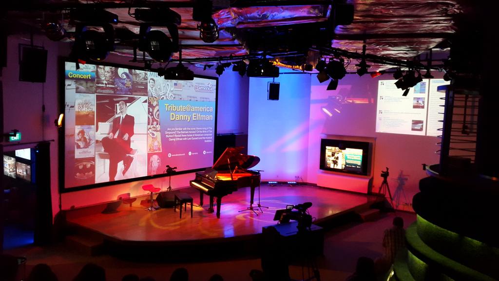 And the stage is set for tribute to danny elfman..happy birthday maestro elfman! 