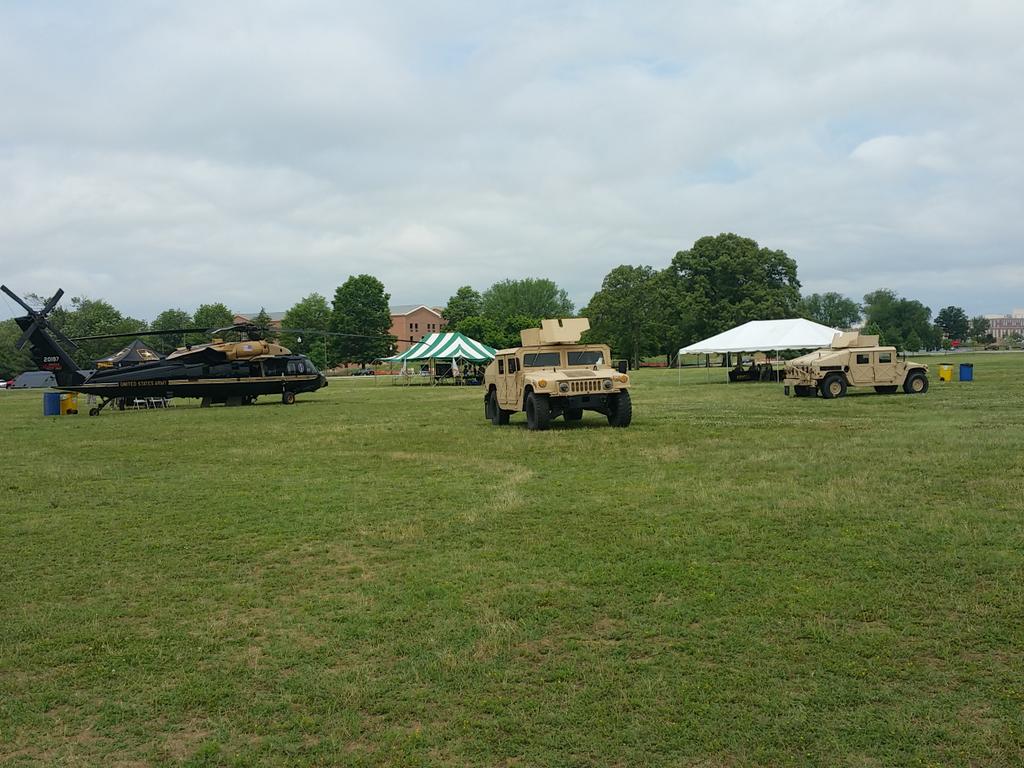 GoArmyBaltimore's tweet photo. Come on out and see us at the Parade field on Fort Meade! #ArmyStrong http://t.co/SjnY1egSVZ