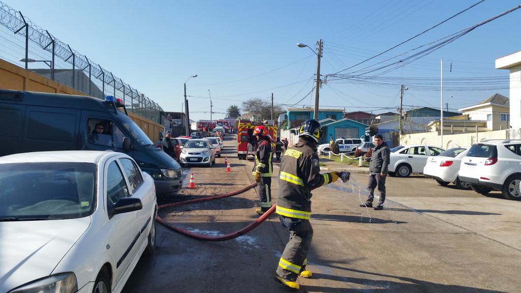 AlejandroAllenA's tweet photo. SAN ANTONIO: Procedimiento de bomberos carcel, simulacro incendio trabaja @centralcbsa @Carabdechile @PDI_CHILE http://t.co/1q42HpqrSW