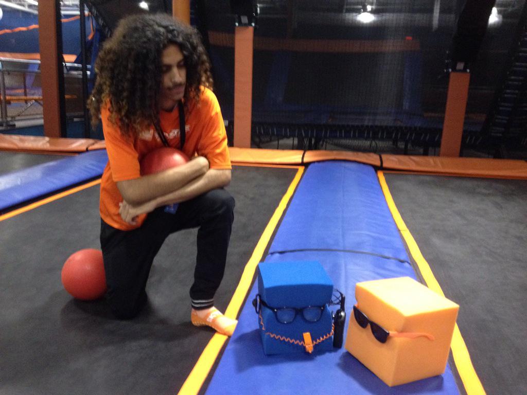 TheRealFoamy's tweet photo. Now Doctor Cube is sneaking around impersonating a court monitor! When will this mayhem end?! #SkyZoneOcean http://t.co/5SHcLjqx8e