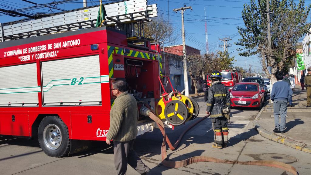 AlejandroAllenA's tweet photo. SAN ANTONIO: Procedimiento de bomberos carcel, simulacro incendio trabaja @centralcbsa @Carabdechile @PDI_CHILE http://t.co/1q42HpqrSW