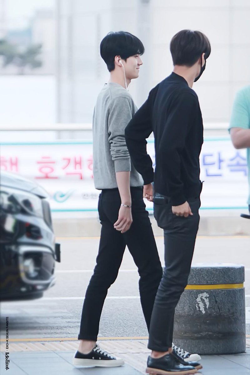 for_windy's tweet photo. 150529 ICN 출국 #SEHUN #세훈
세훈사마 행보꾸♡
#포인트는 #표정부터 #발목까지 #기럭지
https://t.co/2HduB1cZKr
https://t.co/UtzpVf0Joa http://t.co/Z5xHWwoEFu