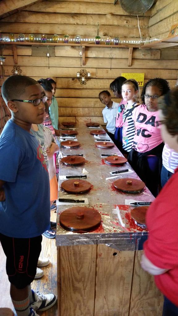 pmmullin's tweet photo. 4th grade students at Spring Hill went to Squire Boone this week and had a great time! @SHESWildcats @GCCSchools http://t.co/rroJiM8RlL