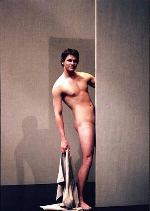 Happy birthday to very sexy David Burtka  I will be seeing him on broadway in just under 8 weeks 