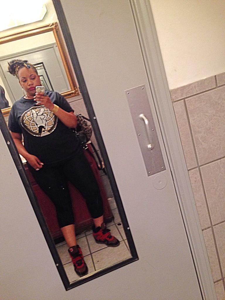 sade_shannon's tweet photo. #FlashbackFriday#TheDrinkery #Alluminati #NoIDontWorshiptheDevil @TheYonceEmpire @JayZClassicBars @Beyonce#MyShirt http://t.co/L5OWWoQ6UV