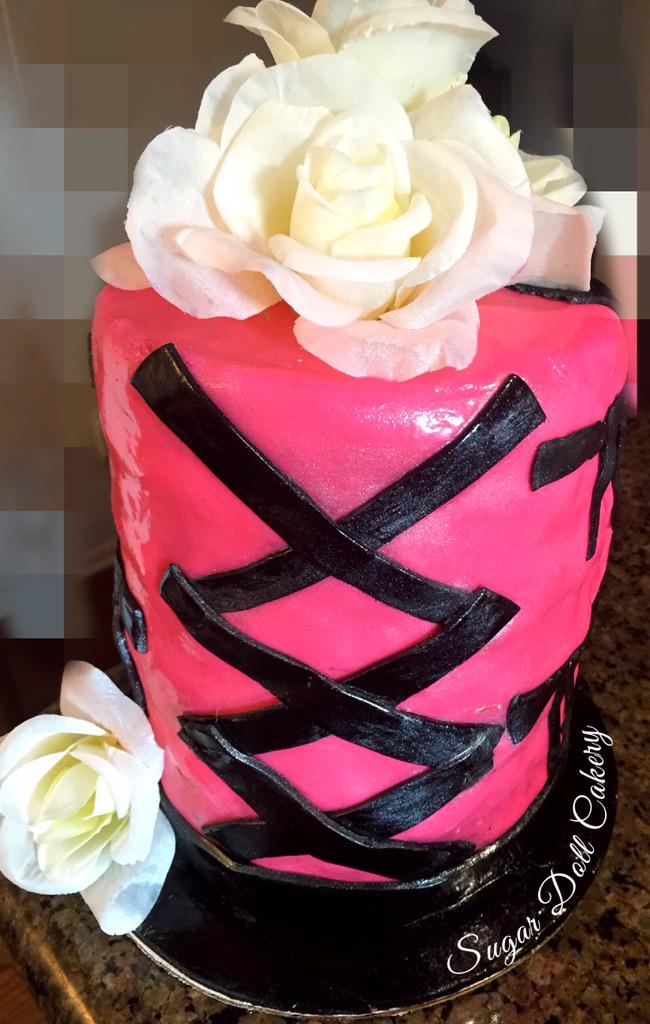 CakeryDoll's tweet photo. H a p p y F r i d a y! Corset and roses! #bachelorette #cakefromscratch #sixlayers http://t.co/pn5eOr8iFd