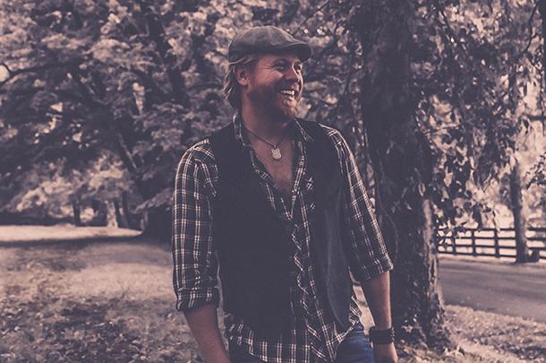 Roughstock's tweet image. New music from @officialbcb hits radio soon! Full details about #ShineALittleLove here!
roughstock.com/?p=35344