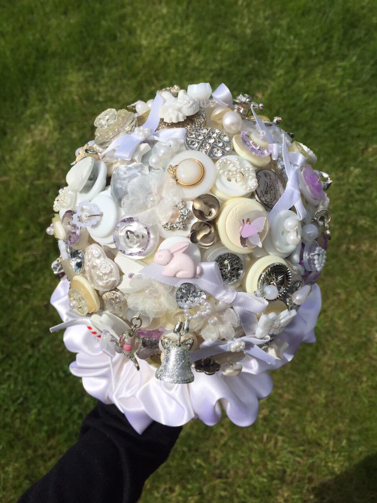 And these too! 5 bridesmaids, the bride and 2 flower girl button bouquets!