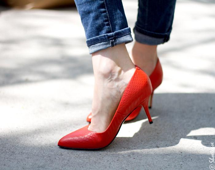 ShoeTease's tweet photo. Heels so stylish, no one needs to know how comfortable they actually are! @ukiesshoes http://t.co/8vqw6DI3jB http://t.co/xZGcLULgNn