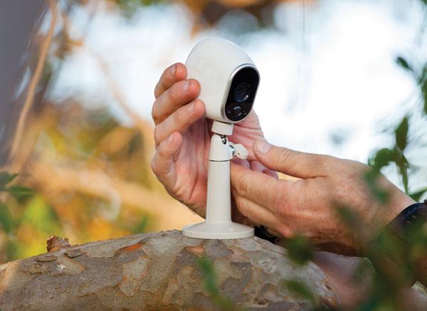 FallingStorm's tweet image. Wireless and weatherproof - @ArloSmartHome is going outside! @NETGEAR - sot.ag/3Wyc9