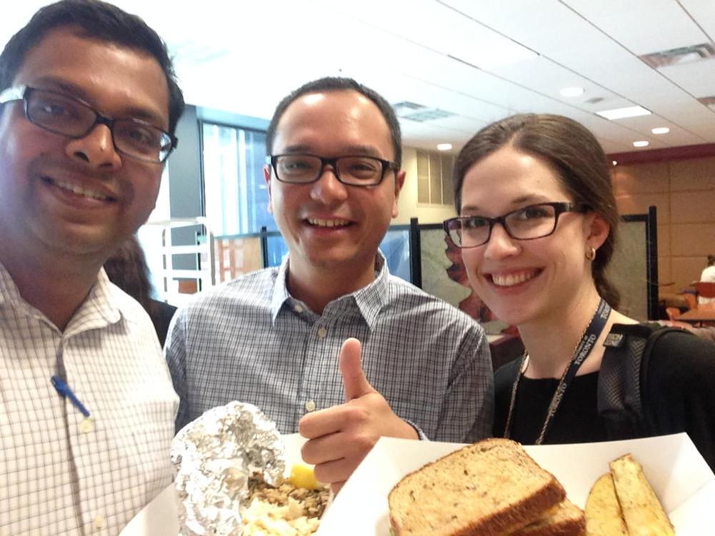 CafeMacblock's tweet photo. #streeteats #lovinit http://t.co/4EJJe70upL