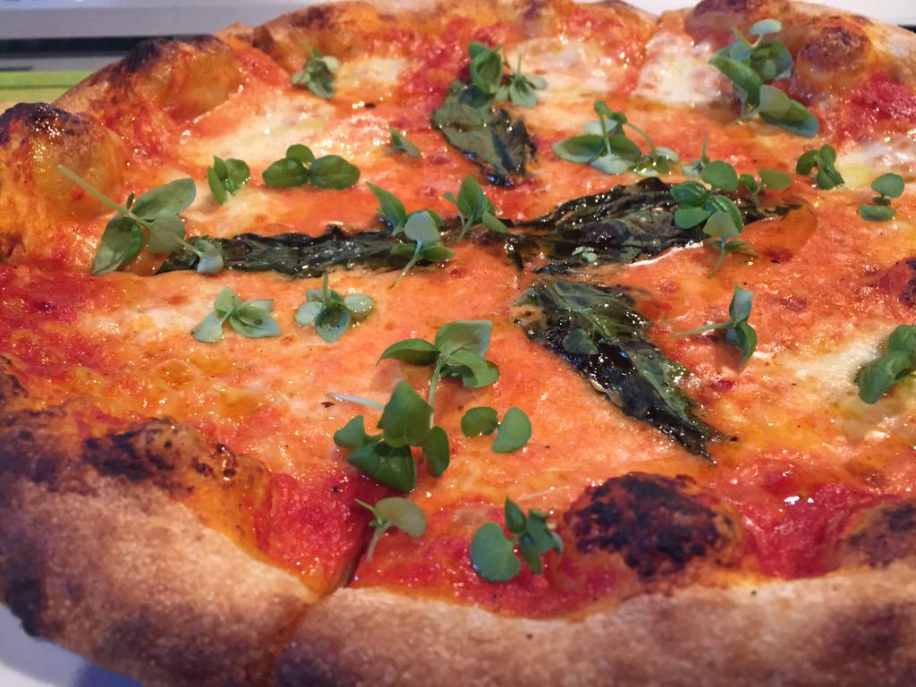 Lunch today folks! From 1130-2pm

You can come in and have our beautiful margerita! #pizza #lunch #Nanaimo