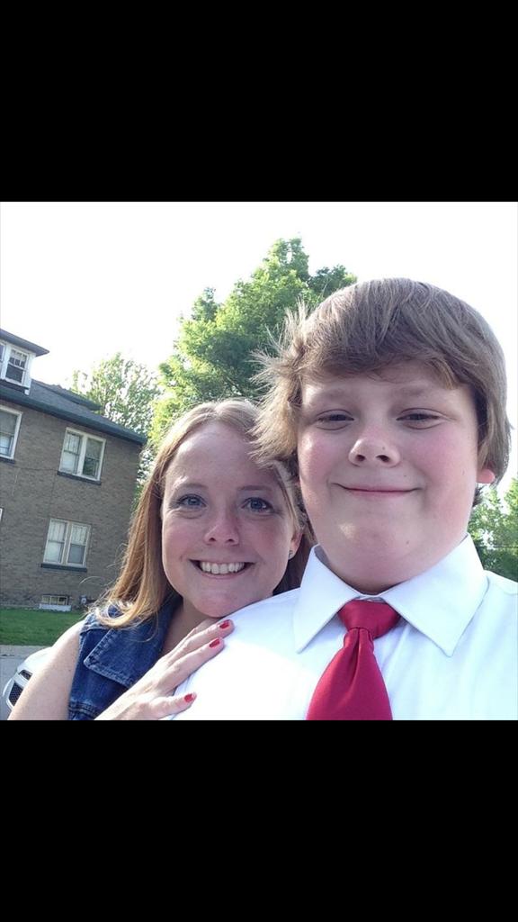 Rachel_9981's tweet photo. @BradyandWives
 love all of you. Here is my 8th grade graduate. Congratulations to yours! #myfivewives http://t.co/ALzuzc355n