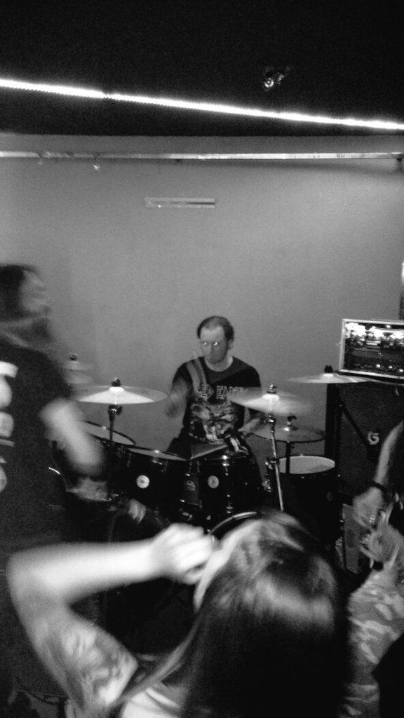 DeathBringer_LE's tweet photo. @DeathBringer_LE #BlackBourbon #Live #AvoidReality #LetsDoItBitches http://t.co/OzfOooqKjQ