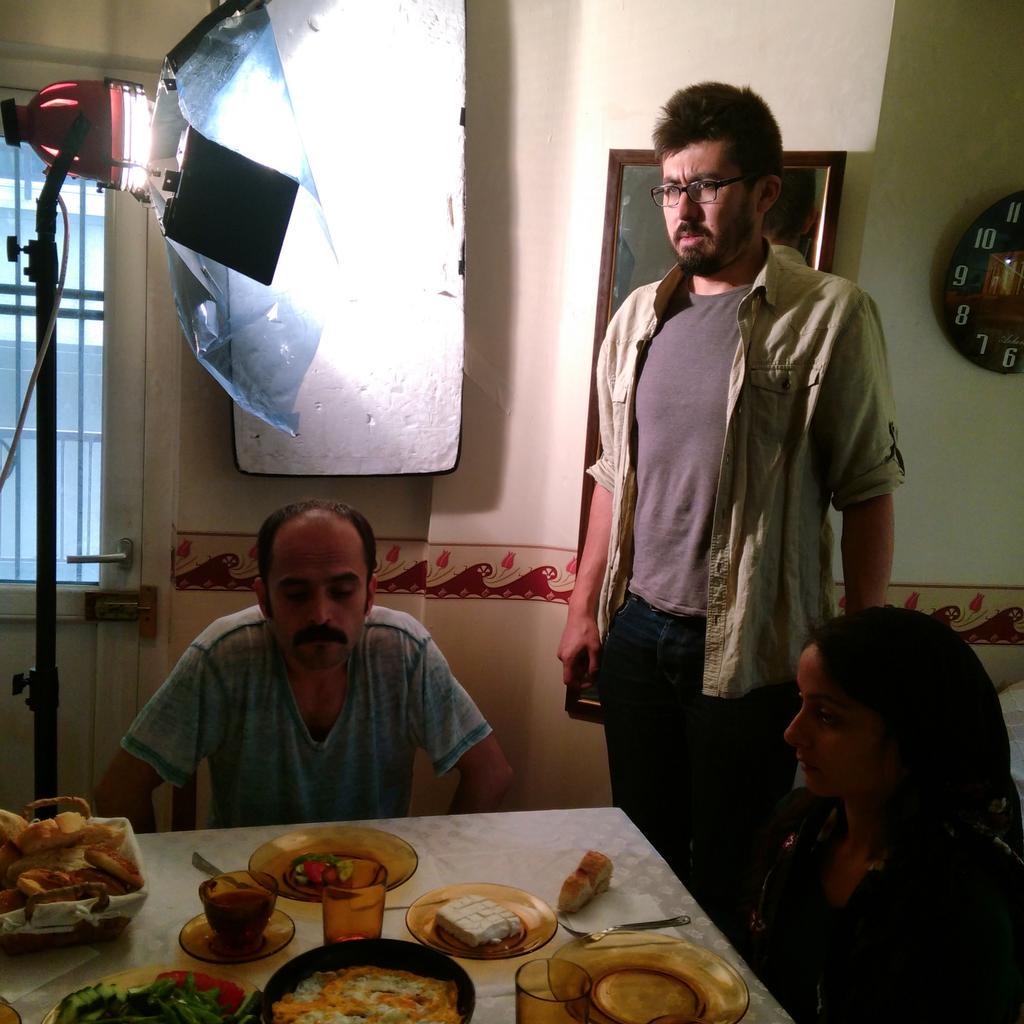 sinemakavram's tweet photo. Çekimler Devam Ediyor 
http://t.co/F6gr4D3TSG http://t.co/BXJlh9tfJs