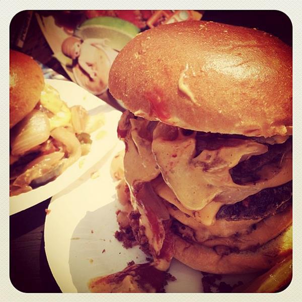 Parklifefest's tweet image. Want to win UNLIMITED Almost Famous at Parklife!?

- RT this.
- Tell @FamousEats you love them.

Winner announced 6pm