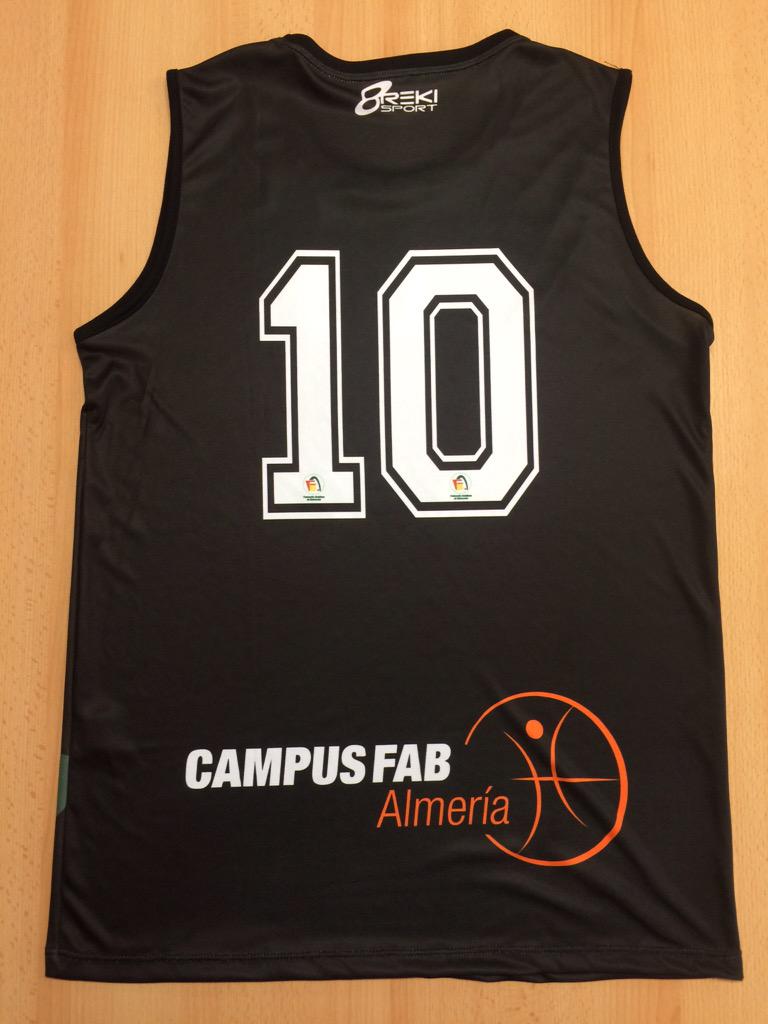 CAMPUSFABA's tweet photo. Mirad la equipación oficial que os vais a llevar por venir al campus. Esperamos que os guste! http://t.co/ekD8mtP1EO http://t.co/DVpThd1S3P