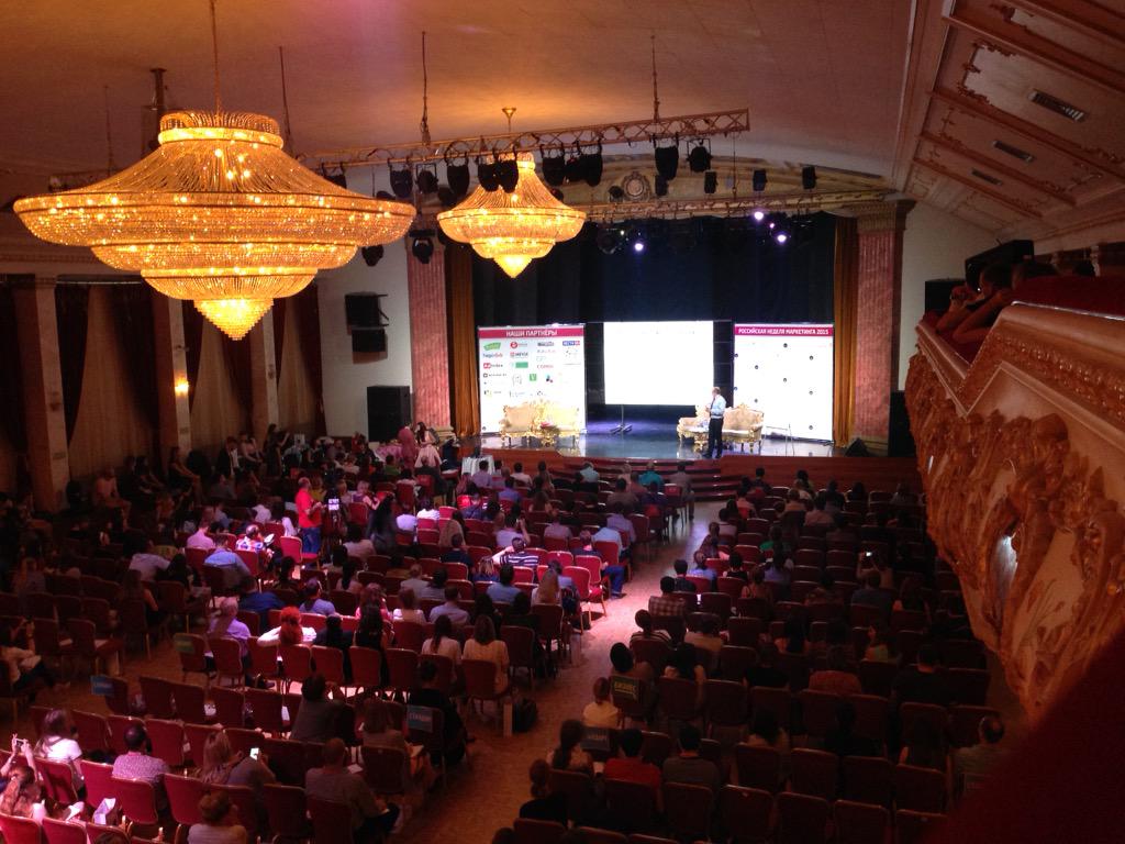 pnevostruev's tweet image. Где-то на сцене гуру @mannketing на #rmweek2015