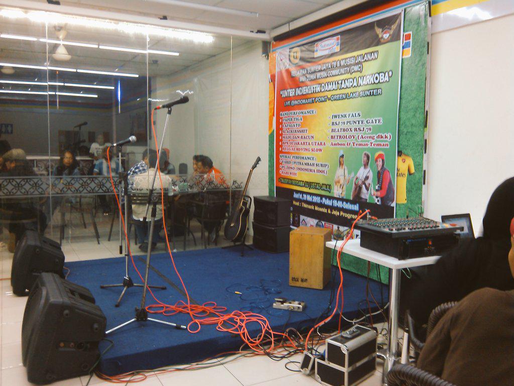 retromousclan's tweet photo. Perfom beatbox di jl.danau sunter @fatikhule @Aryo_deriel @ekyaquino semoga sukses buat kalian semua.salam #RETROMOUS http://t.co/WxgGFGY1sO