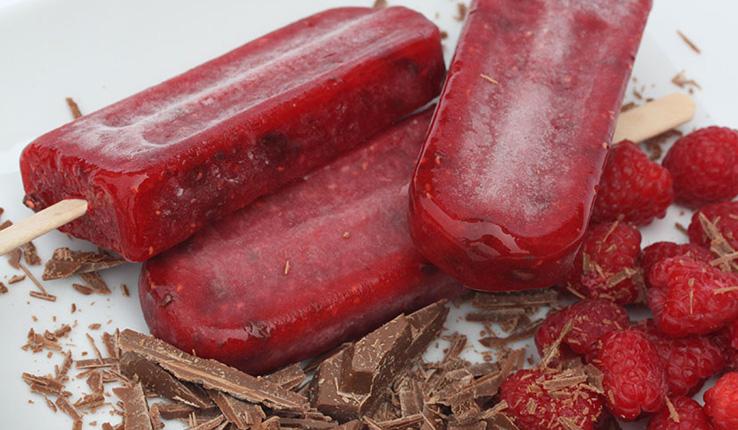 WeaverStreet's tweet photo. Weekend deal: half price @_LunaPops ! That's less than $1 per delicious local handmade pop. http://t.co/hWw3dZRPRs http://t.co/am9I4wuqbL