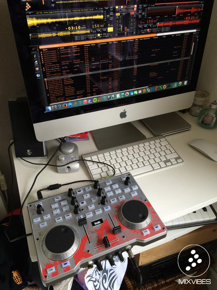 mixvibes's tweet photo. Fun #usersetup Older #CrossDJ version and #HerculesDJ console :) #Tb http://t.co/X6ljF4jd4h #FridayFeeling http://t.co/jO6fyn7HxZ
